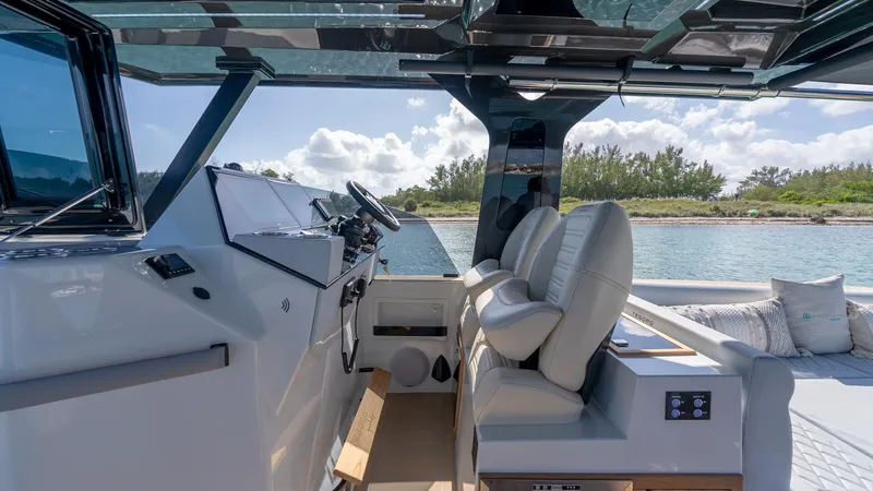 Zest Yacht Photos Pics 