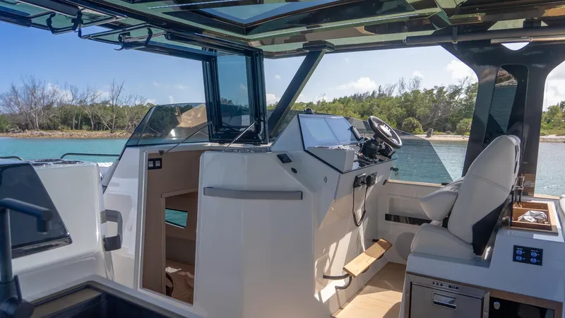 Zest Yacht Photos Pics 