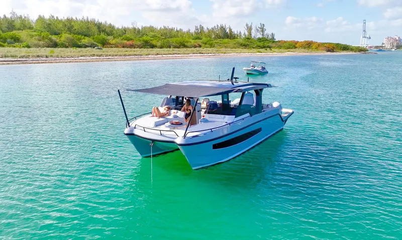Zest Yacht Photos Pics 
