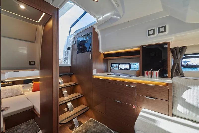  Yacht Photos Pics Manufacturer Provided Image