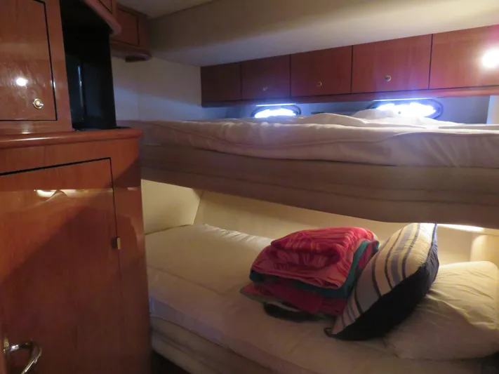  Yacht Photos Pics Interior cabin of 2001 Sea Ray 510 Sundancer with bunk beds and wooden cabinetry.
