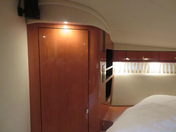  Yacht Photos Pics Interior of 2001 Sea Ray 510 Sundancer yacht with wooden cabinetry and ambient lighting.