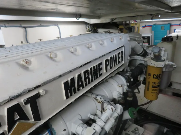  Yacht Photos Pics Engine room of 2001 Sea Ray 510 Sundancer with CAT Marine Power engine.