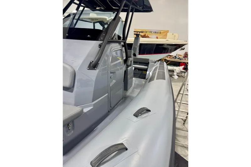  Yacht Photos Pics Neptune Gray Tubes with Black handles