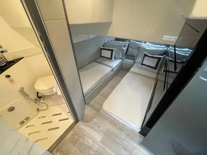  Yacht Photos Pics Manufacturer Provided Image