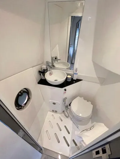  Yacht Photos Pics Manufacturer Provided Image