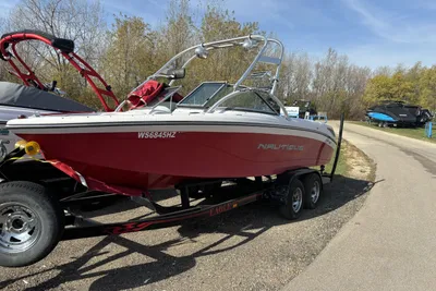 Nautique 211 LTD