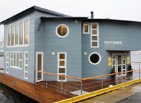 2015 Grey Floating House Houseboat