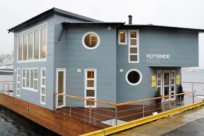 2015 Grey Floating House Houseboat