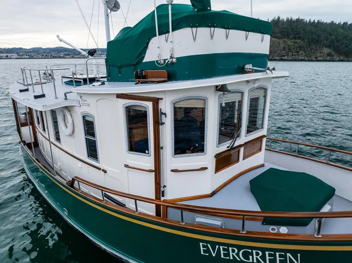 Evergreen Yacht Photos Pics 