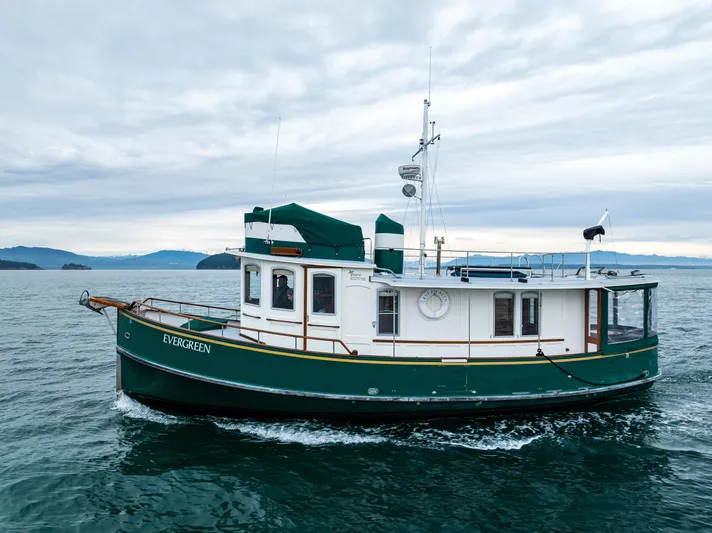 Evergreen Yacht Photos Pics 