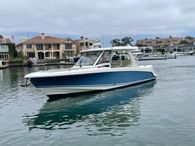 2019 Boston Whaler 350 Realm
