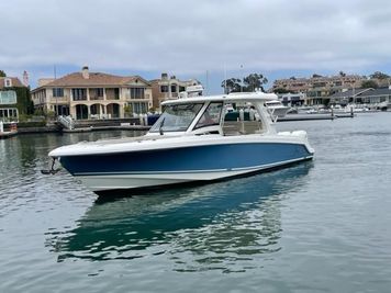 Boston Whaler 350 Realm