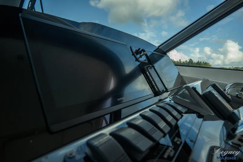 Legacy Yacht Photos Pics 