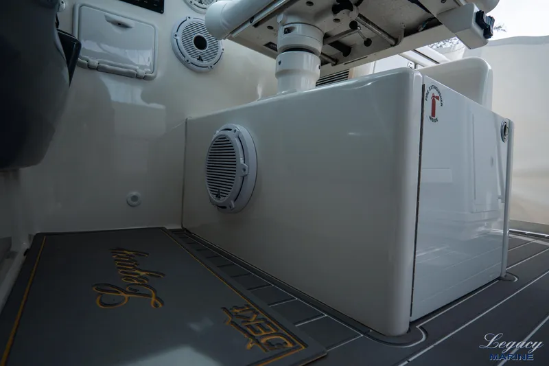 Legacy Yacht Photos Pics 