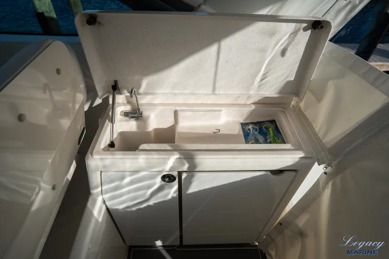 Legacy Yacht Photos Pics 