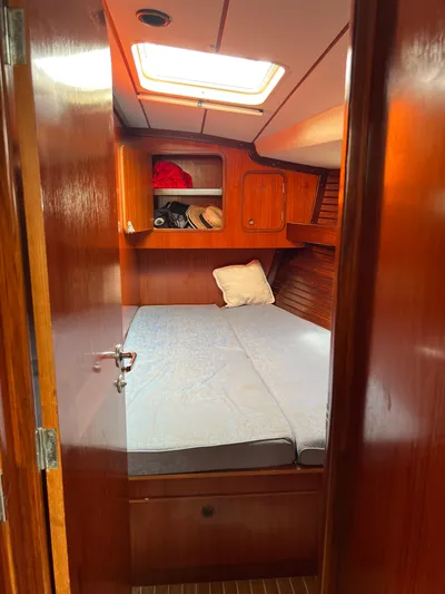 Southern Sky Yacht Photos Pics Cozy cabin interior of 1991 Beneteau Oceanis 510 sailboat with wooden finish.