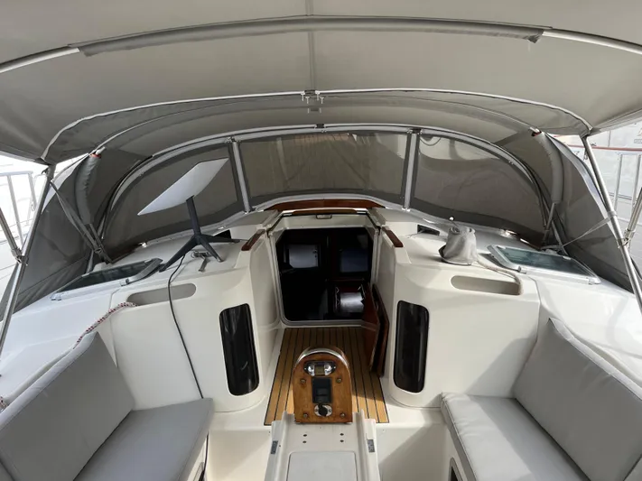 Southern Sky Yacht Photos Pics Cockpit of 1991 Beneteau Oceanis 510 sailboat with canopy and seating.