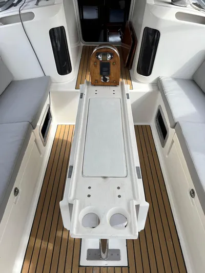 Southern Sky Yacht Photos Pics Beneteau Oceanis 510 cockpit with teak flooring and seating, 1991 model.