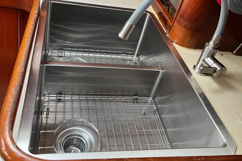 Southern Sky Yacht Photos Pics Stainless steel double sink on 1991 Beneteau Oceanis 510 yacht kitchen.