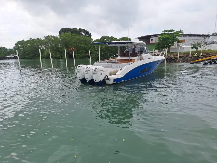 Jessica Yacht Photos Pics 2009 Sessa Marine Key Largo 36 boat with triple engines on calm water.