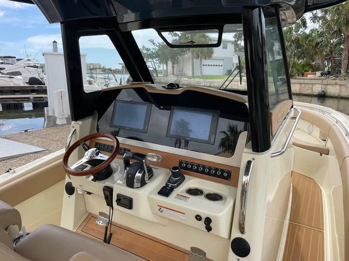  Yacht Photos Pics Chris Craft 30 Catalina- Helm