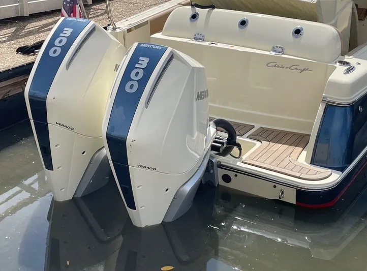  Yacht Photos Pics Chris Craft 30 Catalina- Engines