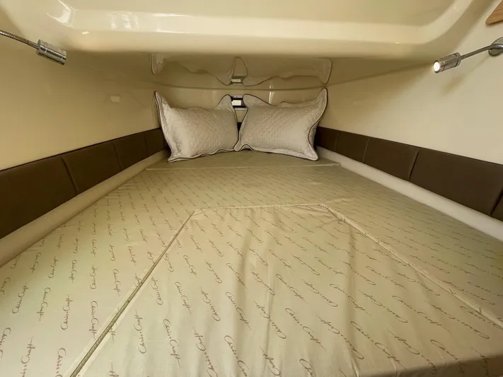  Yacht Photos Pics Chris Craft 30 Catalina- Cabin