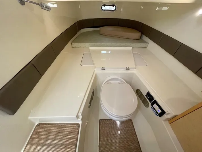  Yacht Photos Pics Chris Craft 30 Catalina- Head