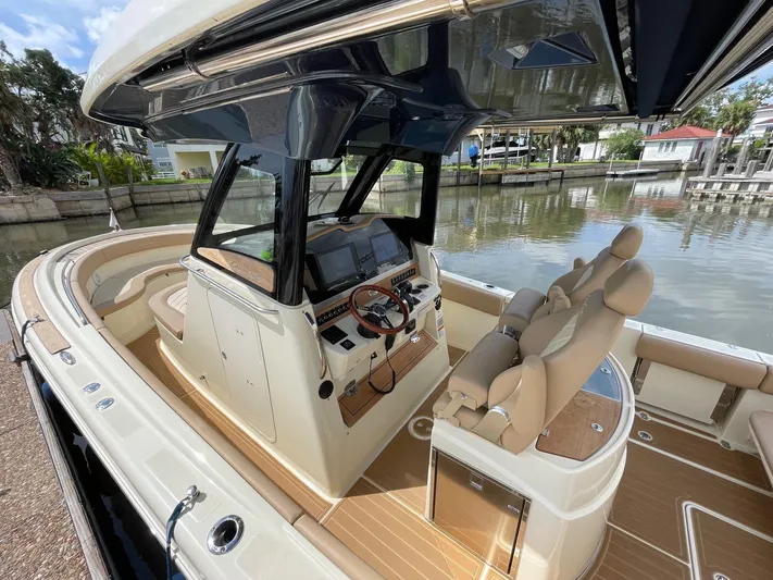  Yacht Photos Pics Chris Craft 30 Catalina- Helm