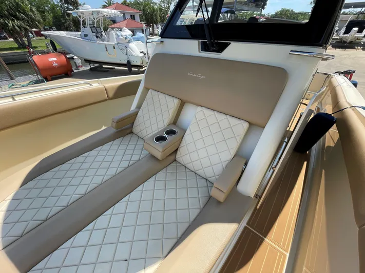  Yacht Photos Pics Chris Craft 30 Catalina- Bow Seating