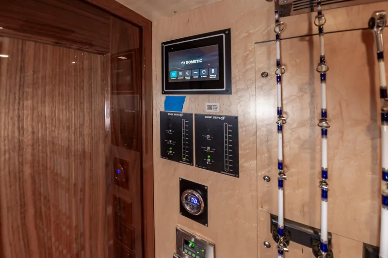 Mercenaria Yacht Photos Pics 