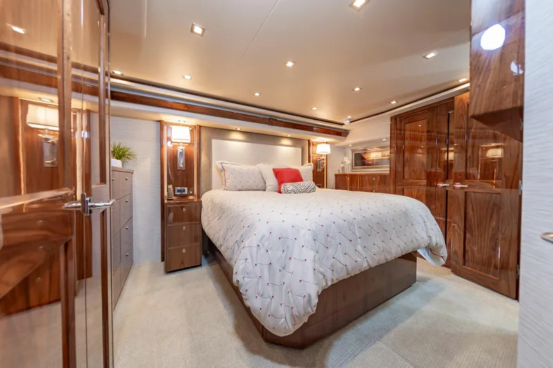 Mercenaria Yacht Photos Pics 