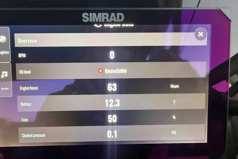  Yacht Photos Pics Simrad display showing 2025 Sea Ray SDX 270 Outboard engine data: RPM, oil level, battery, and more.