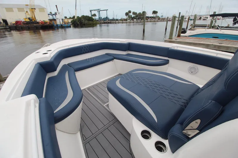 Ohana Yacht Photos Pics Belzona 32 Ohana - Forward Seating