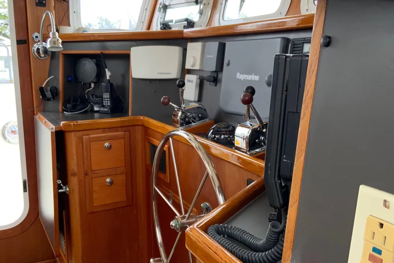 Sandpiper Yacht Photos Pics 