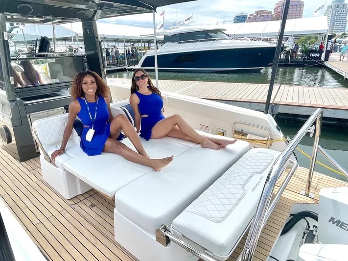  Yacht Photos Pics Manufacturer Provided Image