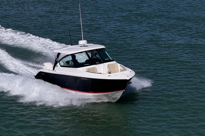  Yacht Photos Pics 2017 Pursuit DC 295 Dual Console boat cruising on open water.