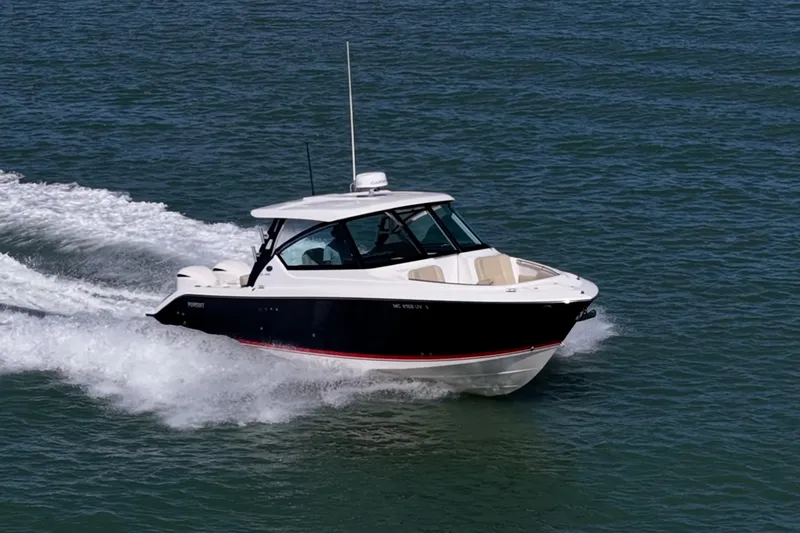  Yacht Photos Pics 2017 Pursuit DC 295 Dual Console boat cruising on open water.