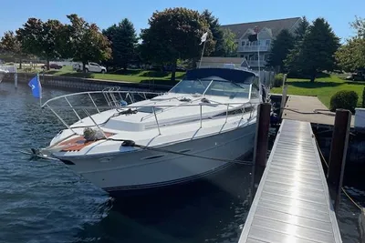 Sea Ray 390 Express Cruiser