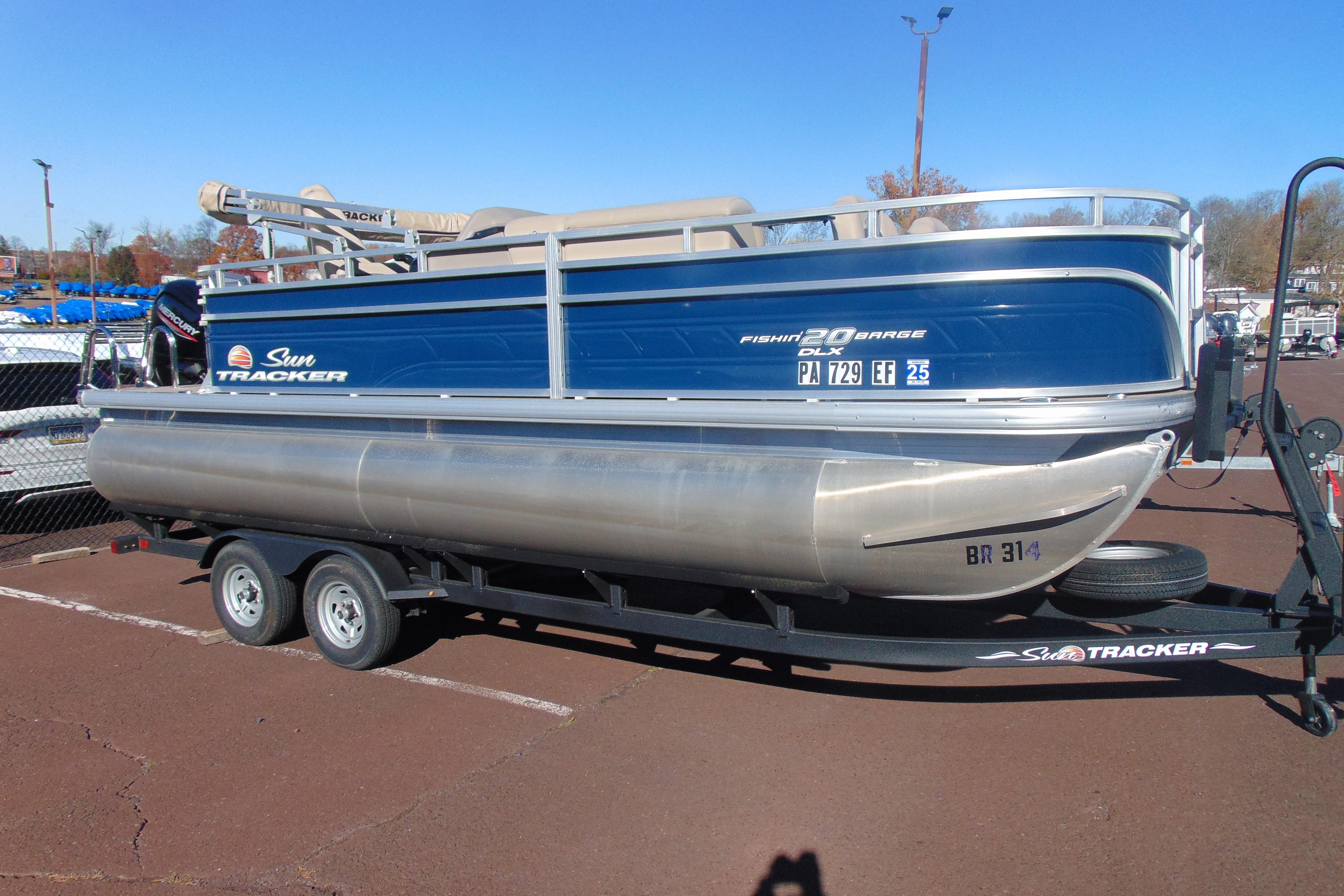 Sun Tracker Fishin' Barge 20 DLX