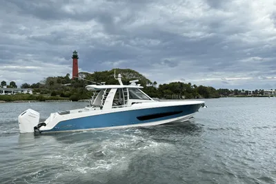 Boston Whaler 420 Outrage