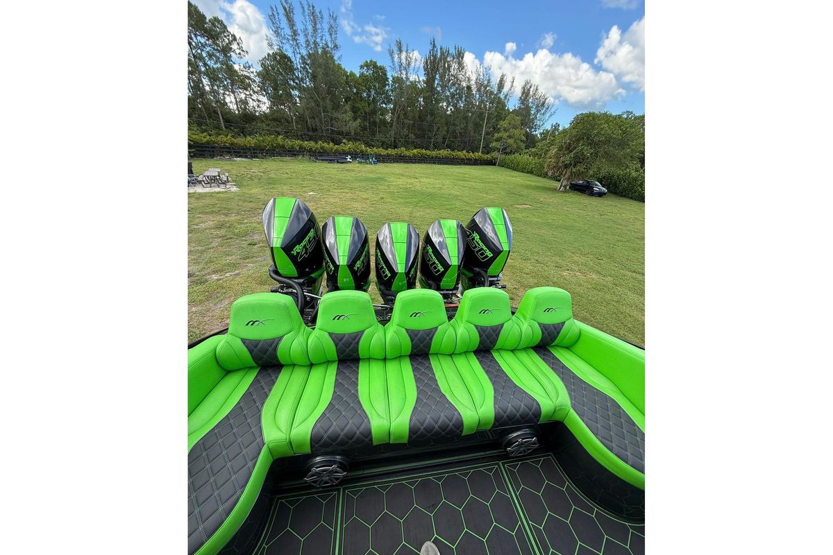 2020 Midnight Express 43