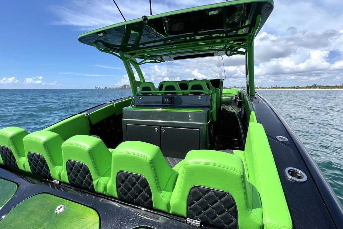 2020 Midnight Express 43