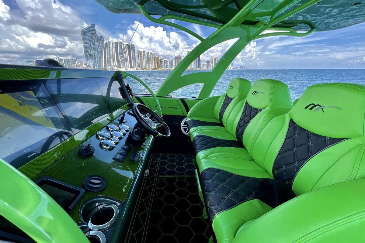 2020 Midnight Express 43