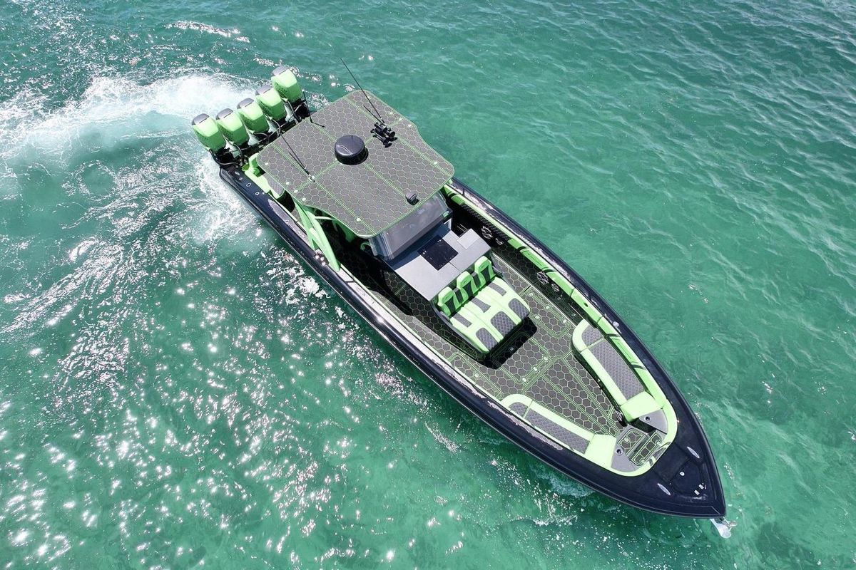 2020 Midnight Express 43