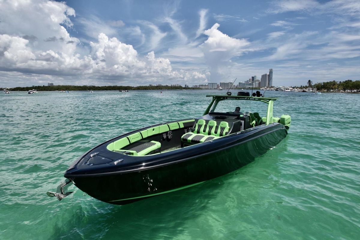 2020 Midnight Express 43