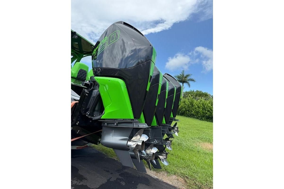 2020 Midnight Express 43 