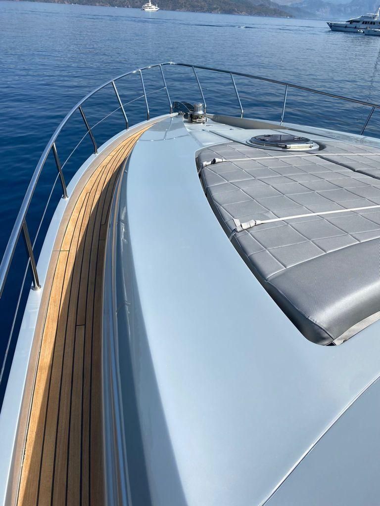 2009 Pershing 65