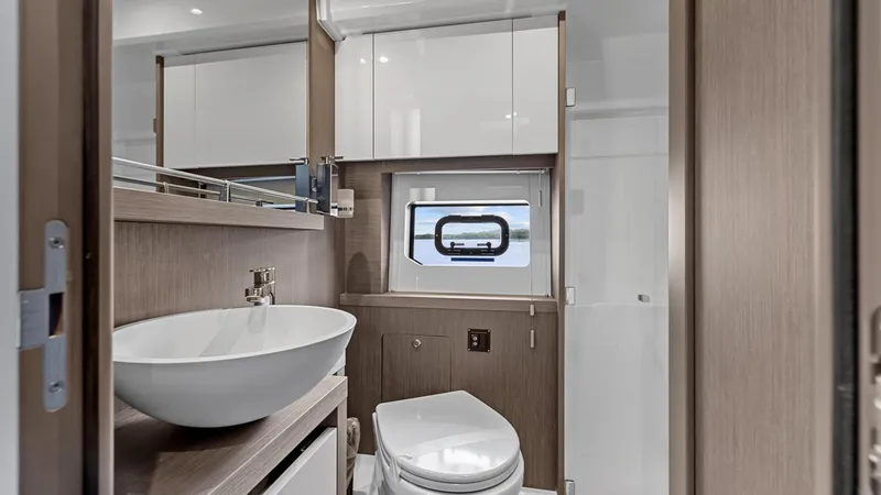 Trade Boat Yacht Photos Pics 2022 Beneteau Gran Tourismo 45